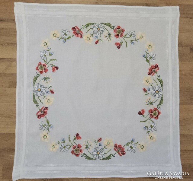 Canvas tablecloth with cross-stitch embroidery 72x72 cm