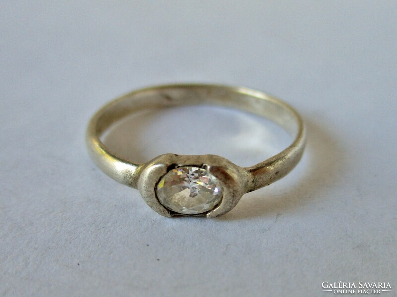 Szép klasszikus szoliter ezüstgyűrű
