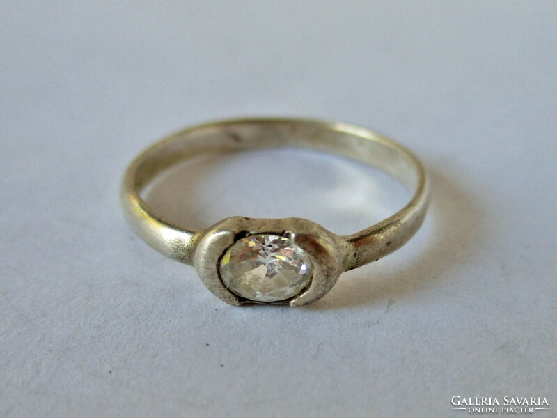 Nice classic solitaire silver ring