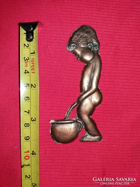 Retro copper, adhesive toilet seat door decoration peeing little boy figure according to the pictures