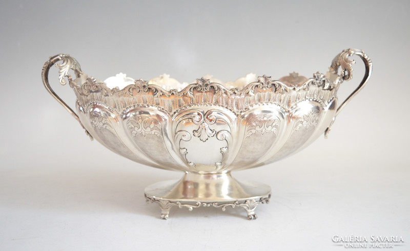 Silver centerpiece with acanthus leaf decoration