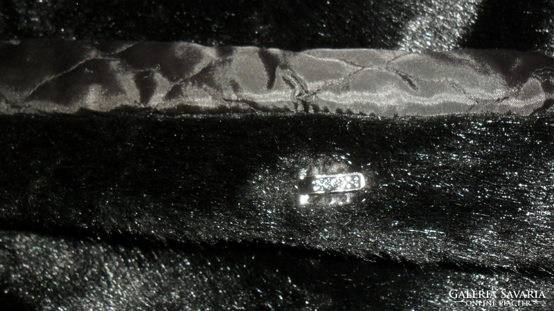 A vonalú nagyon szép fekete műszőrme kabát XL-XXL