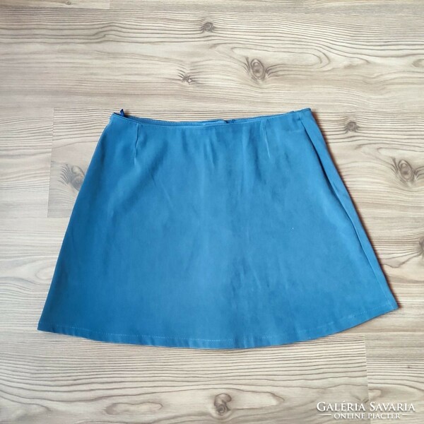 L-shaped mini skirt with buttons