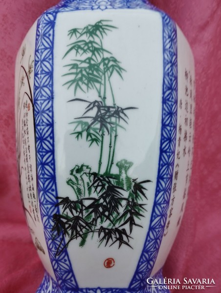 Gyönyörű keleti porcelán váza