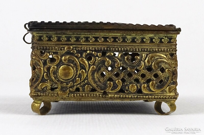 1O224 last century Austrian copper jewelry box with a mythological scene