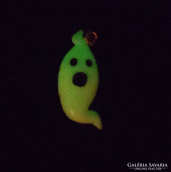 Scary Ghost Pendant (glow in the dark)