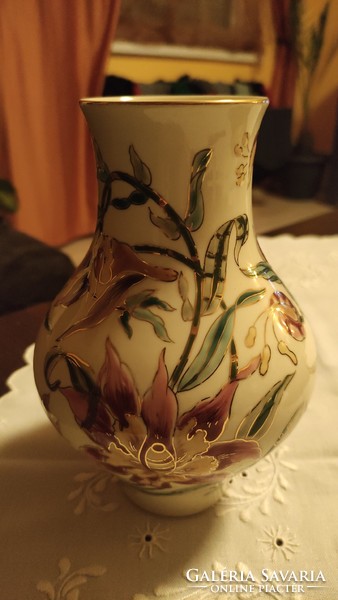 Zsolnay porcelán váza orchide mintával