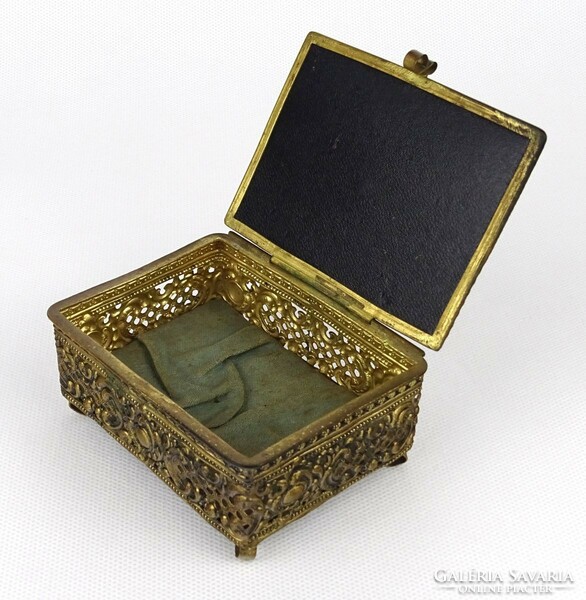 1O224 last century Austrian copper jewelry box with a mythological scene