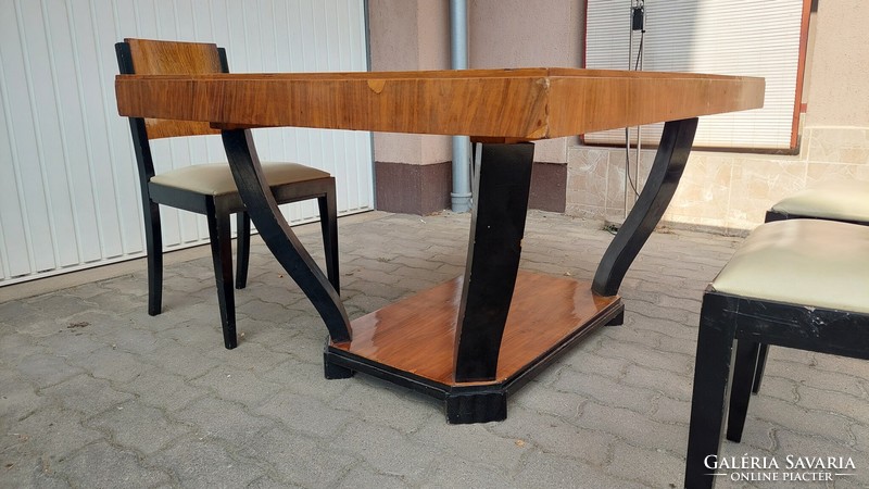 Jelzett Francia Art Deco asztal székekkel