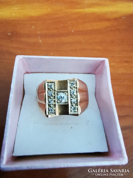 Modern gyűrű gyémántokkal