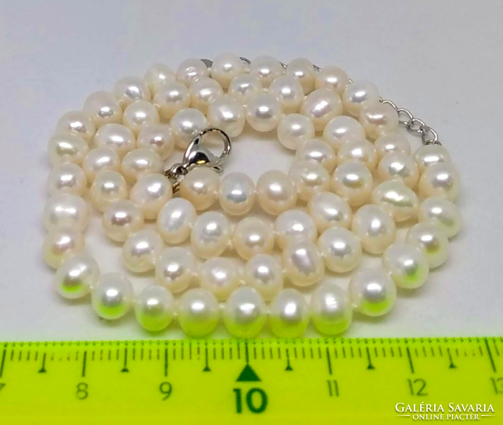 White freshwater pearl necklace of 5-6 mm pearls (2)