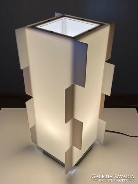 White plexiglass plastic retro design table lamp 52 cm