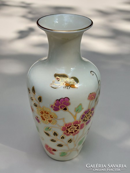 Zsolnay porcelán pillangós vázák, egy 27 és egy 16 cm-es