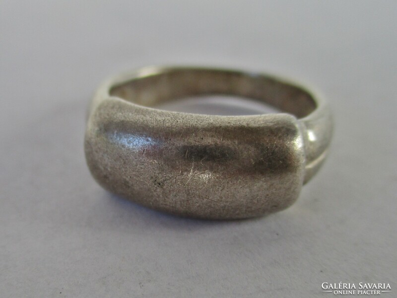Szép kis kézműves ezüst gyűrű