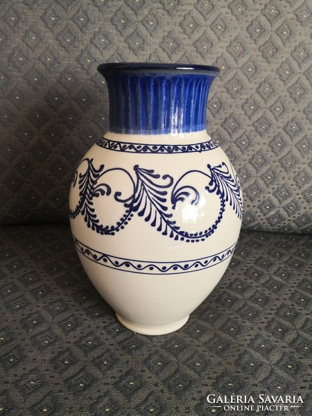 Ceramic vase of Attila Légli