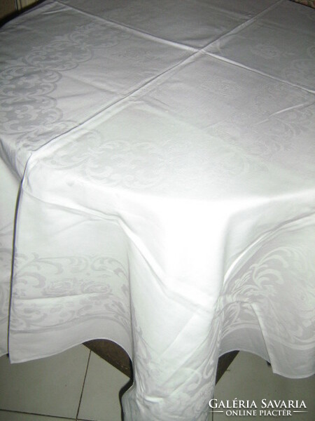 A beautiful baroque patterned pink snow-white damask tablecloth with Anjou-lilies