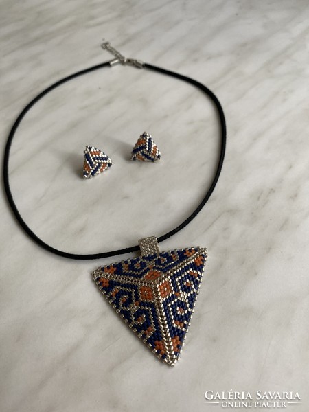 Peyote triangle pendant + earrings