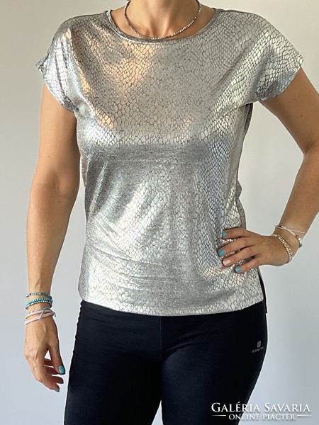 Page one silver metallic top