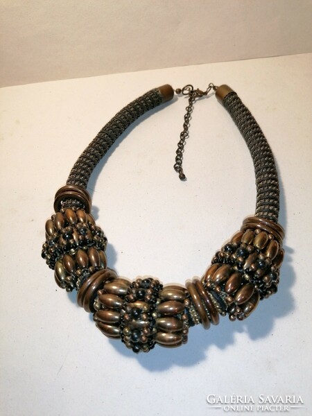 Bronze color collars (252)