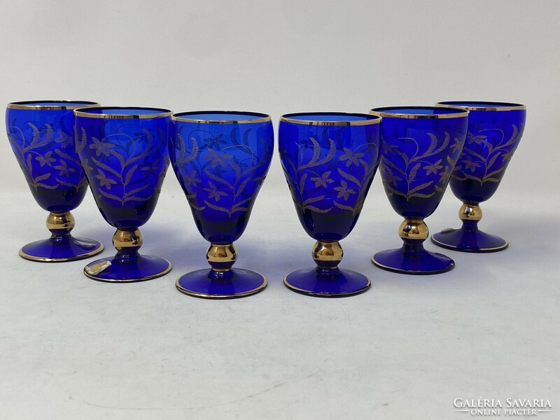 Vintage retró Bohemia Glass csodás kék cseh aranyozott mintájú likőrős talpas üveg poharak 6db