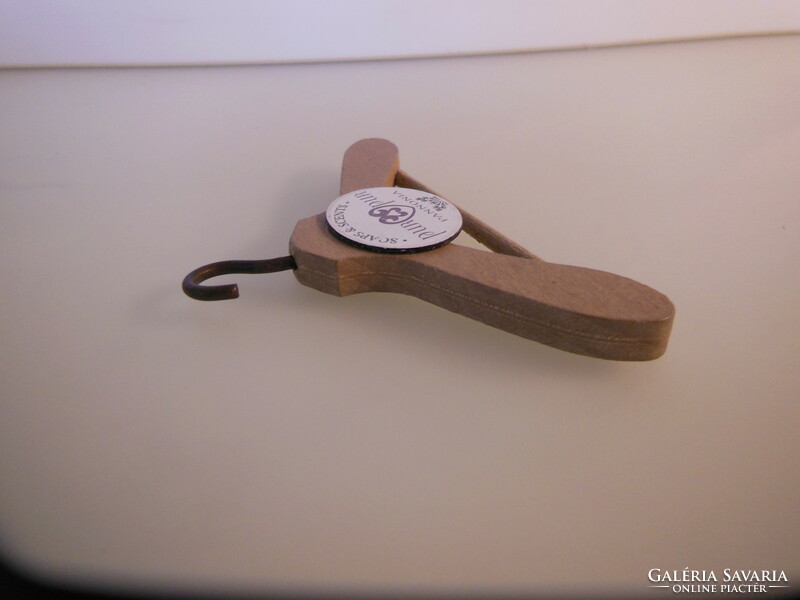 Miniature - wood - hanger - 10 x 6 x 5 cm - flawless