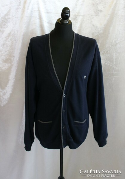 Elegant men's sweater with buttons on the front. In size xl/xxl