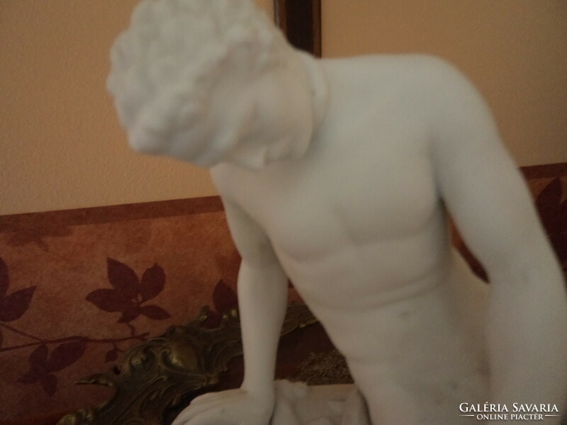 Haldokló Gall  " Galata Morente "  Gyönyörű porcelán szobor 26 cm x 15,0 cm