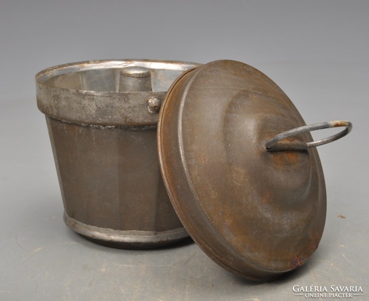 Antik cukrászati eszköz, kuglóf sütő forma, pudding főzö forma - fedeles.