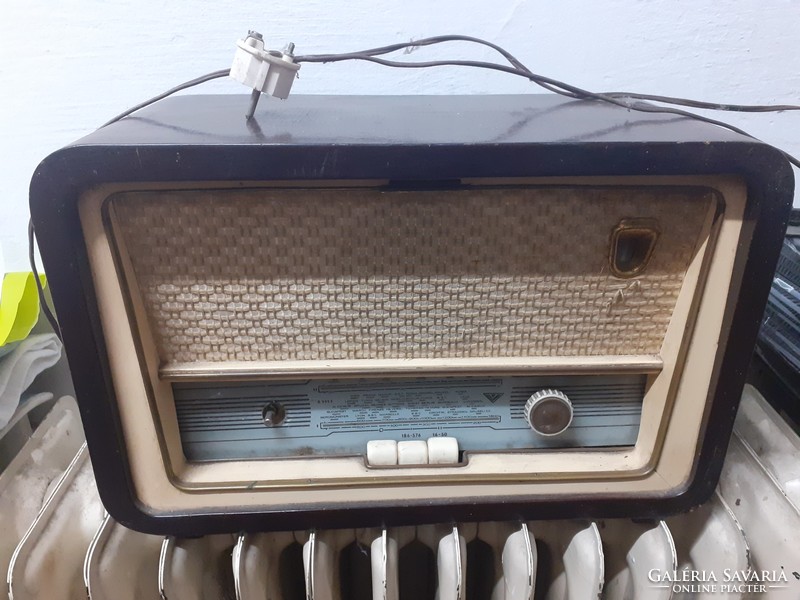 Vadásztölténygyár R 999 F retro rádió