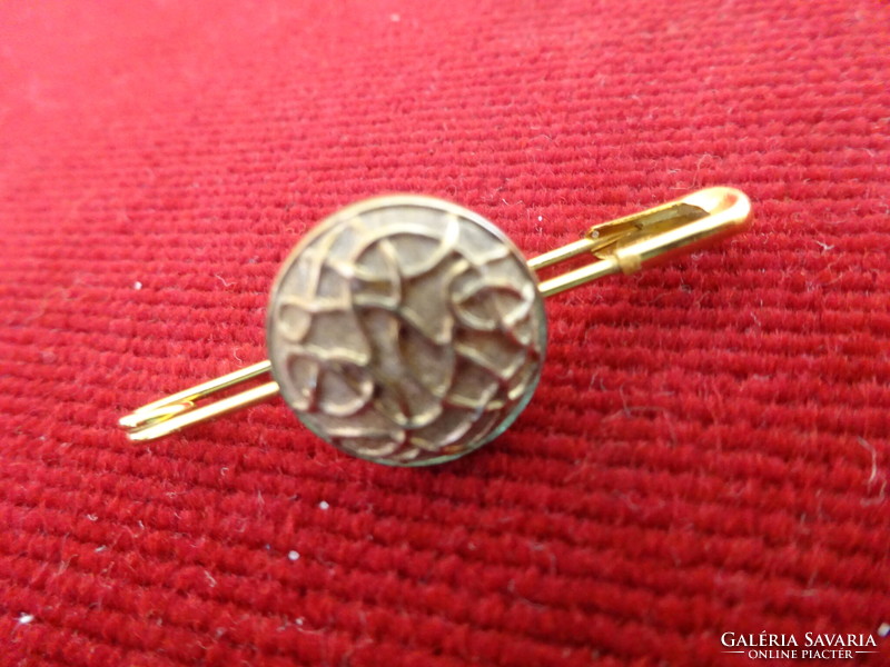 Gold-plated pin from the 70s, length 4 cm. Jokai.