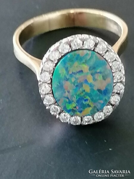 Brilliant opal gem gold ring