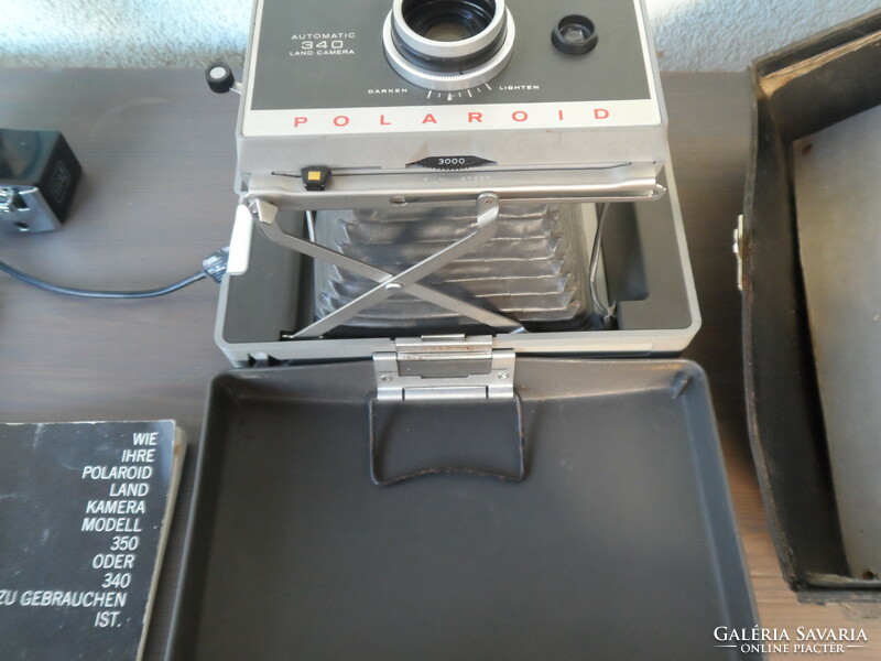 Retro, polaroid land camera 340 model