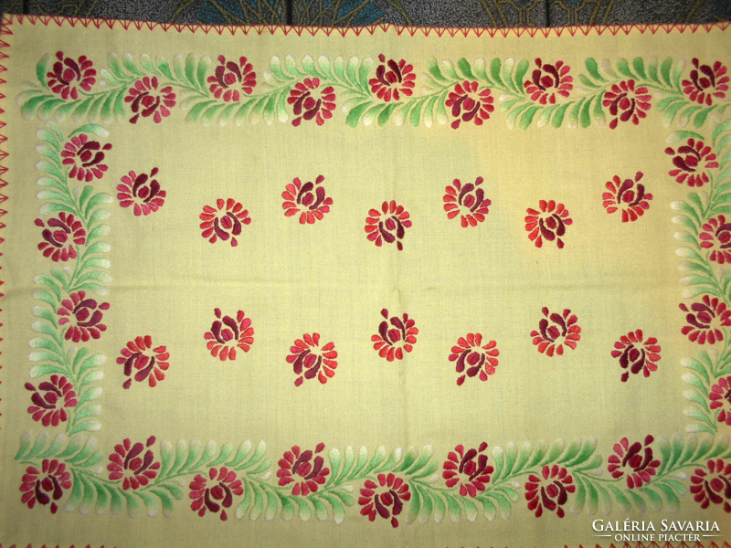 Embroidered tablecloth 58 cm x 40 cm - professionally made handwork