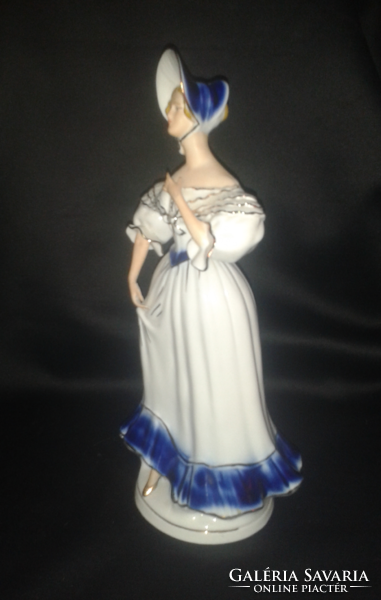Kobalt kék ruhás porcelán kalapos lány Wallendorf stílus 32 cm