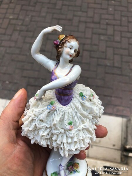Alt Wien porcelain statue from the 19th century. From the 19th century, 22 cm in size.