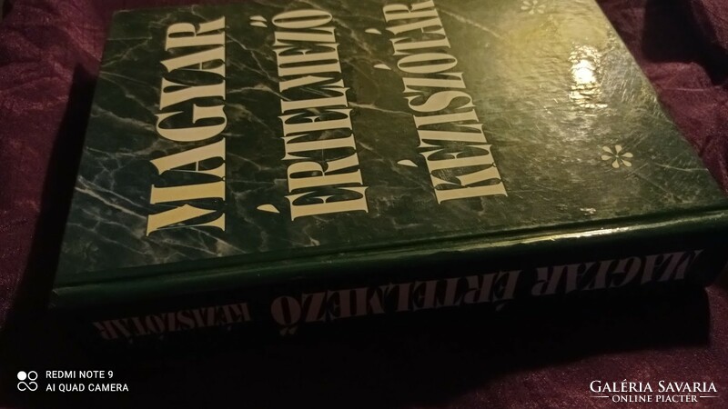 Vintage könyv: Magyar Értelmező Kéziszótár A-Z-ig