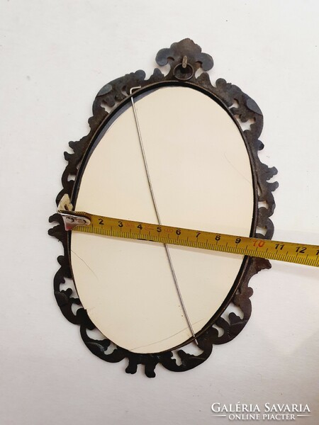 Oval copper picture frame with glass plate in perfect condition