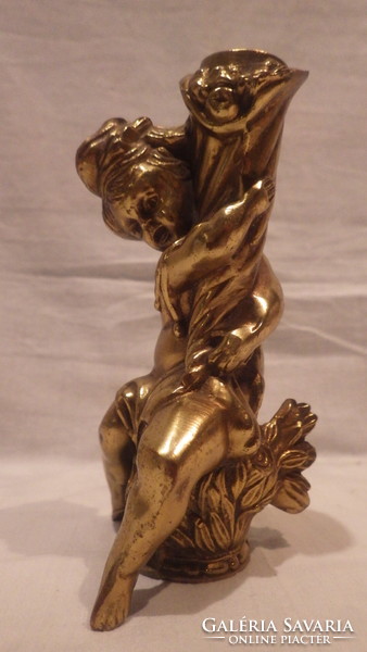 Putto lamp component embracing a torch
