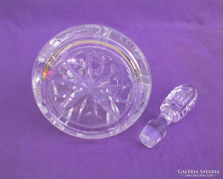 Beautiful polished crystal decanter + plug