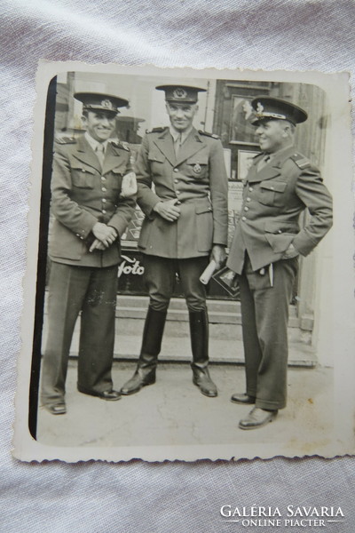 Régi kisméretű katonai fotó, férfiak egyenruhában