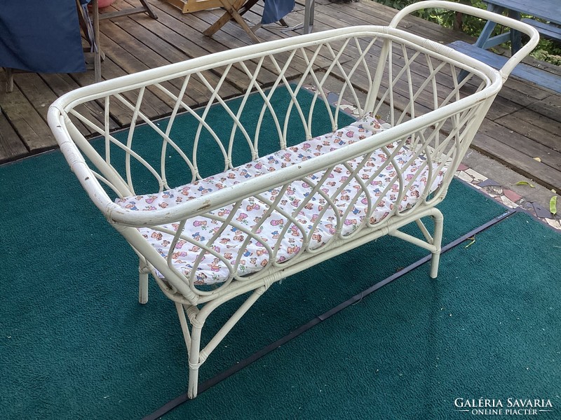 Retro baby bed-cradle rattan