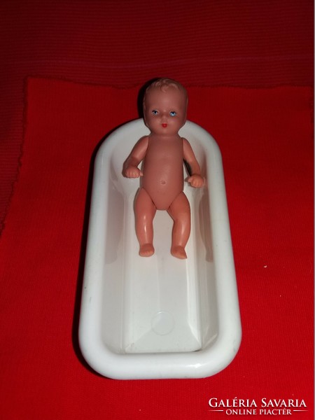 Antique tiny solid rubber doll with german artur röedler industry ari bathtub as shown