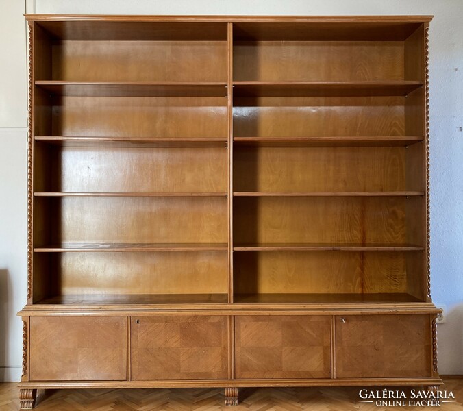 Colonial bookcase