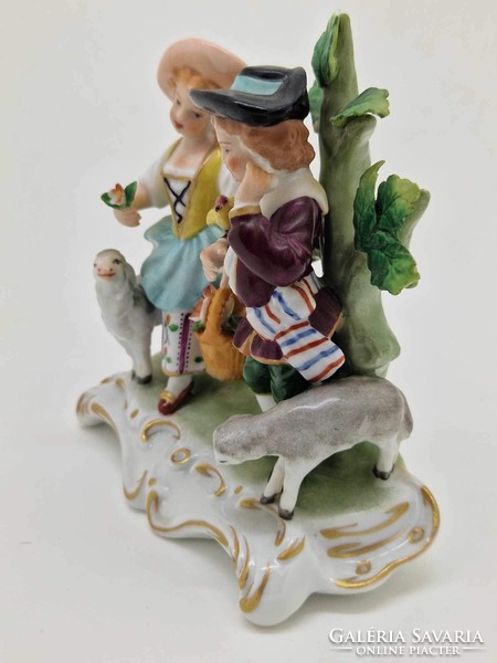 Német sitzendorfi porcelán kislány és kisfiú bárányokkal 10.5cm