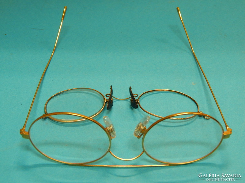 Cvikker és szemüveg  tokkal a XX. szd. első feléből