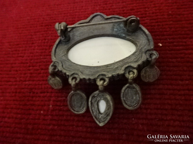 Brooch from the 60s, the center is cream-colored, the edges are decorated with yellow stones. Jokai.