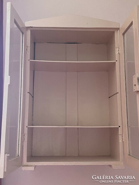 Rózsaszín fali polcos szekrény