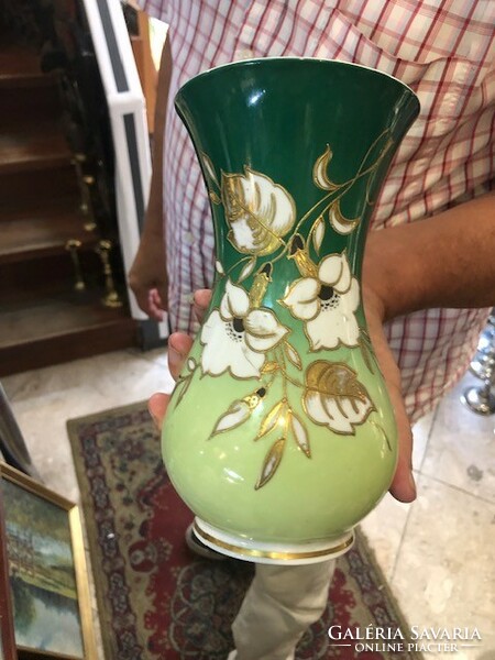 Large wallendorf gilt porcelain vase with a bay, 24 cm