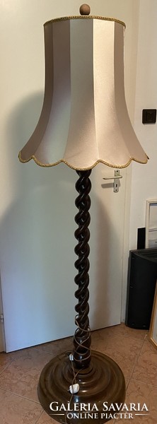 Koloniál állólámpa új lámpaernyővel