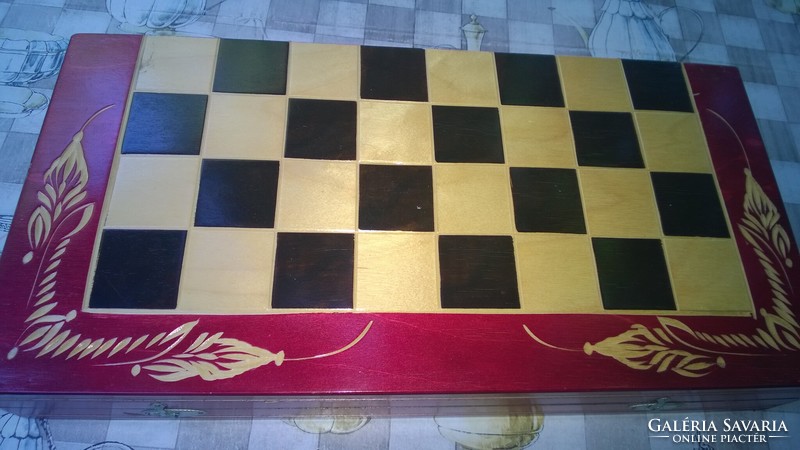 Faragott fadobozban sakk és backgammon játék új tábla 45x45 cm